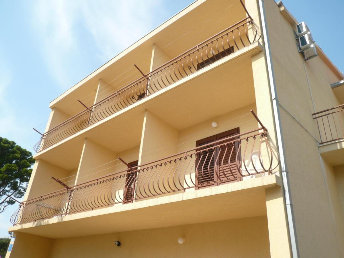 Apartments Saric มาคาร์สกา ภายนอก รูปภาพ